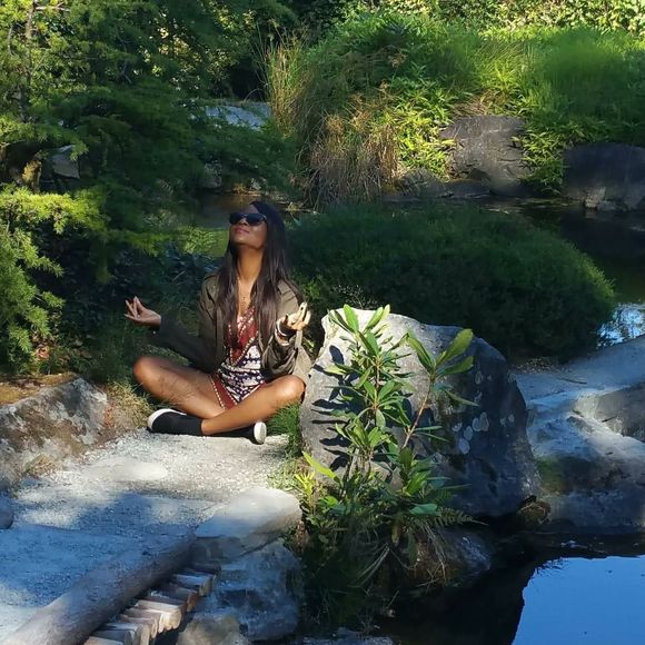 Meet your Posher, Simone - Picture 1 of 1